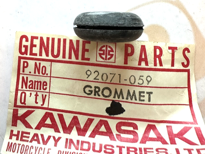 NOS KAWASAKI 92071-059 H2 750 TAILLIGHT WIRE GROMMET