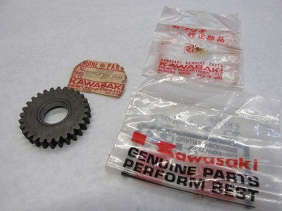 Kawasaki NOS NEW 13131-029 Output 2nd Gear F6 F7 KD KE KD175 KE175