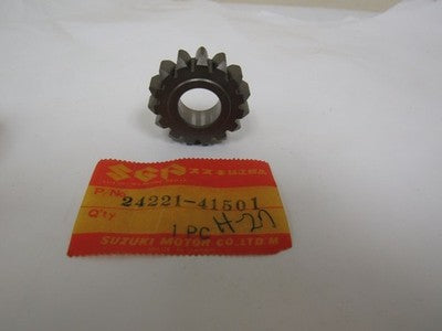 NEW GENUINE SUZUKI 2ND GEAR DRIVE, 24221-41501, PE175, RS175 1978-82 24221-41501