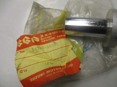 Suzuki TM250,TM400 71-75 nos oem Right front axle spacer 54740-16501