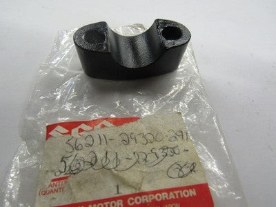 SUZUKI TS400   HANDLEBAR HOLDER CLAMP NOS  56211-29320-291