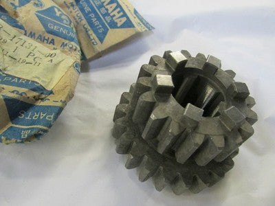 NOS Yamaha 3rd Pinion Gear 1969 R3 1968 YR2 1967 YR1 168-17131-00