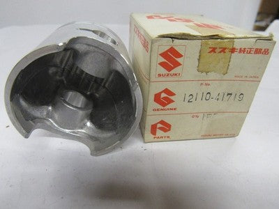 NOS OEM ORIGINAL SUZUKI PISTON 1975 RM125 12110-41719