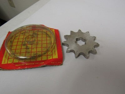 SUZUKI TS50 GAUCHO 1971-1974 nos front sprocket   27511-01700  11t
