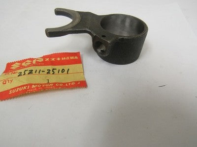 Suzuki shift fork RV90 TC100 TS75 1972-1977 25211-25101