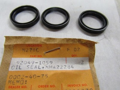 NOS OEM FACTORY KAWASAKI KZ550 KZ750 ZX550 KZ440 OIL SEAL 92049-1059   sold as 3