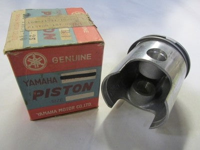 NOS YAMAHA ORIGINAL1967 1968 STD PISTON& RING SET  YR1 YR2 168-11631-00 OEM