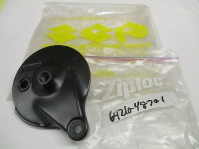 SUZUKI 1983-1990 DR100    REAR HUB PANEL  NOS   64210-48701