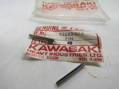 NOS KAWASAKI 1969-76 H1 S2 KH Mach IV Tank Cap Stopper Pin PART# 92043-073