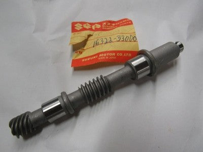 NOS SUZUKI GT380 1972-1977  DRIVE PUMP GEAR SHAFT 16322-33000