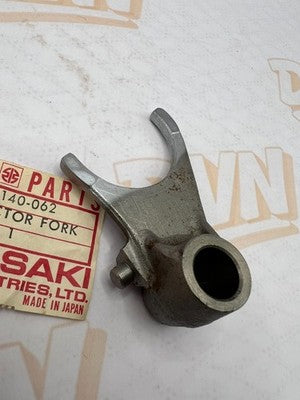 Kawasaki NOS OEM 13140-062 2nd & 3rd Selector Fork KT KX KT250 KX250