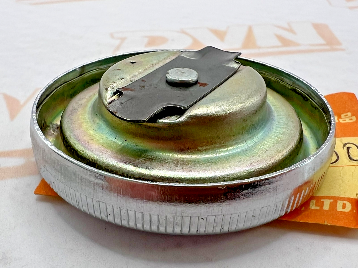 SUZUKI NOS OEM CAP SET,FUEL TANK 44210-04400