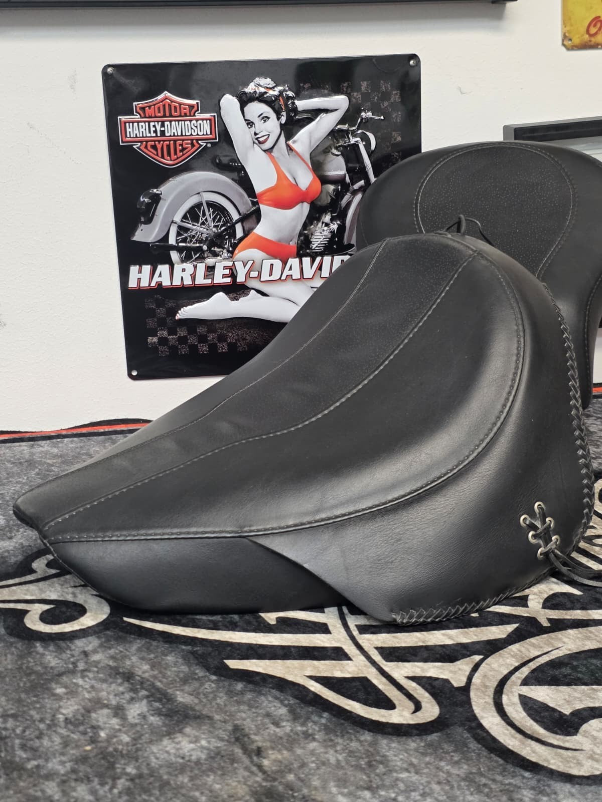 99-06 Harley DAVISON Softail Fatboy Evo Seat Oem Stock    Two Piece