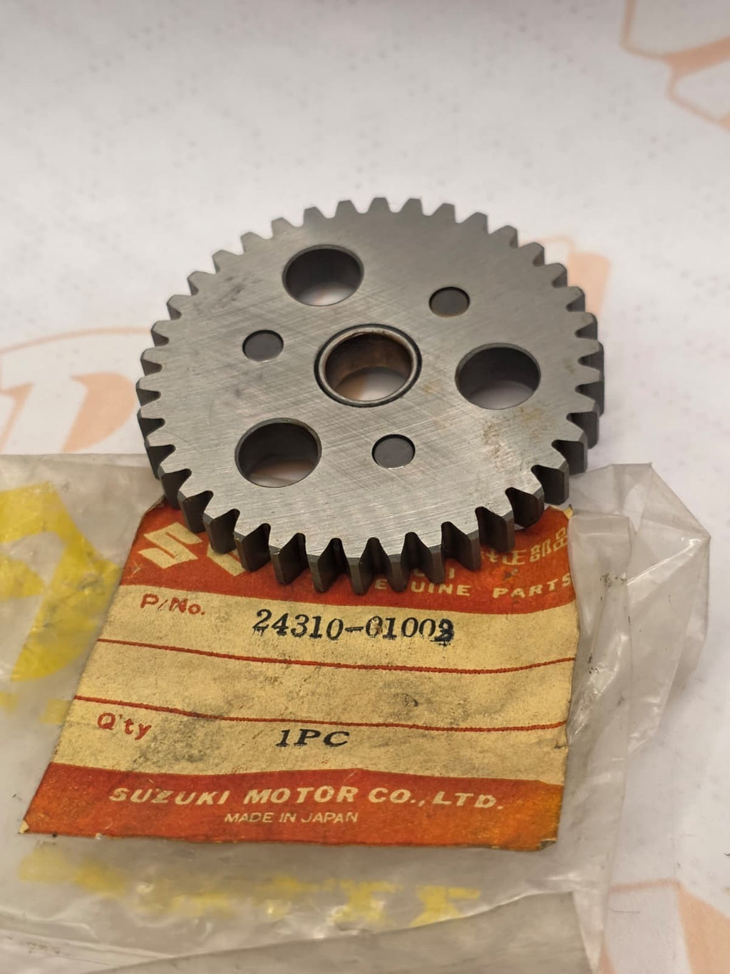 NOS GENUINE SUZUKI LOW GEAR 24310-01003 24310-01002 NEW OEM FACTORY ORIGINAL