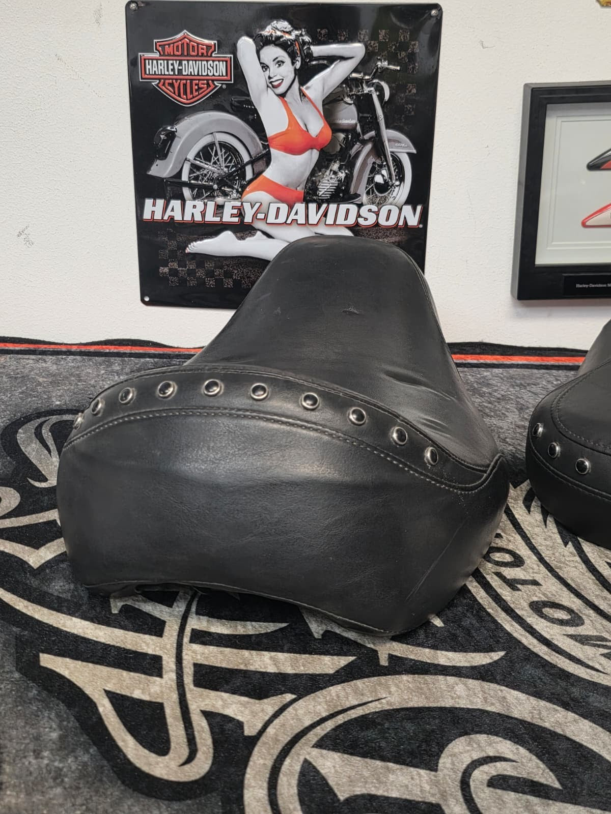 97-07 Harley DAVIDON TOURING MODELS FLHR ROAD KING PASSANGER AND DRIVER SEAT