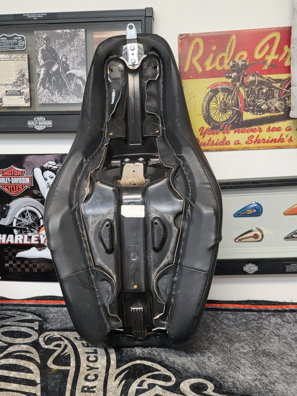 Harley-Davidson Dyna Low Rider Motorcycle Seat 2-Up 2014-1 5 OEM P52000136