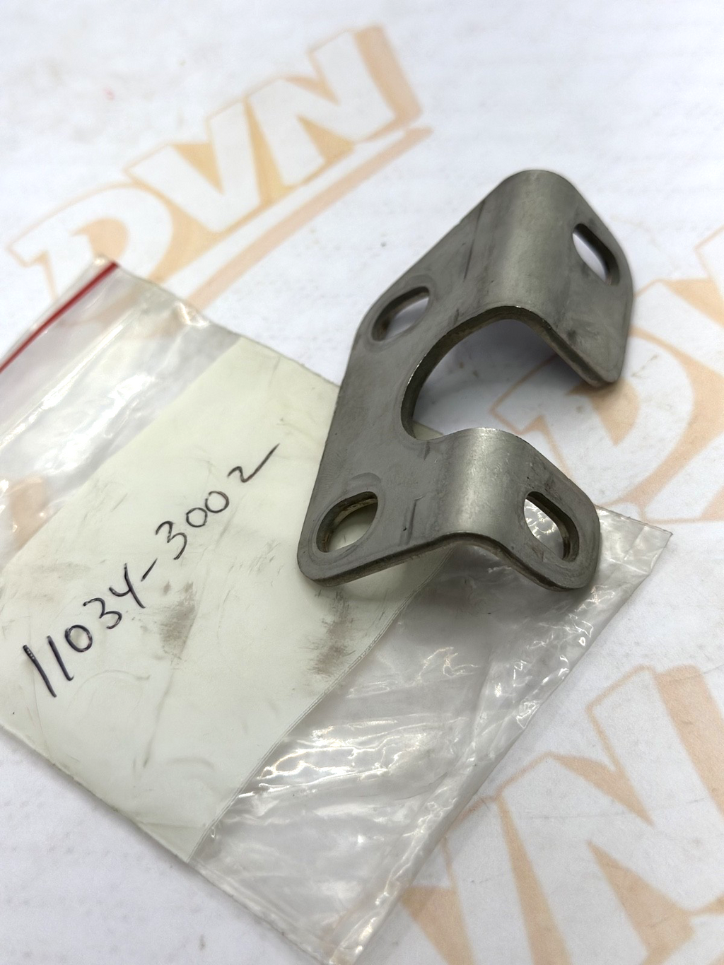 NEW GENUINE KAWASAKI 11034-3002  BRACKET, CARBURETOR