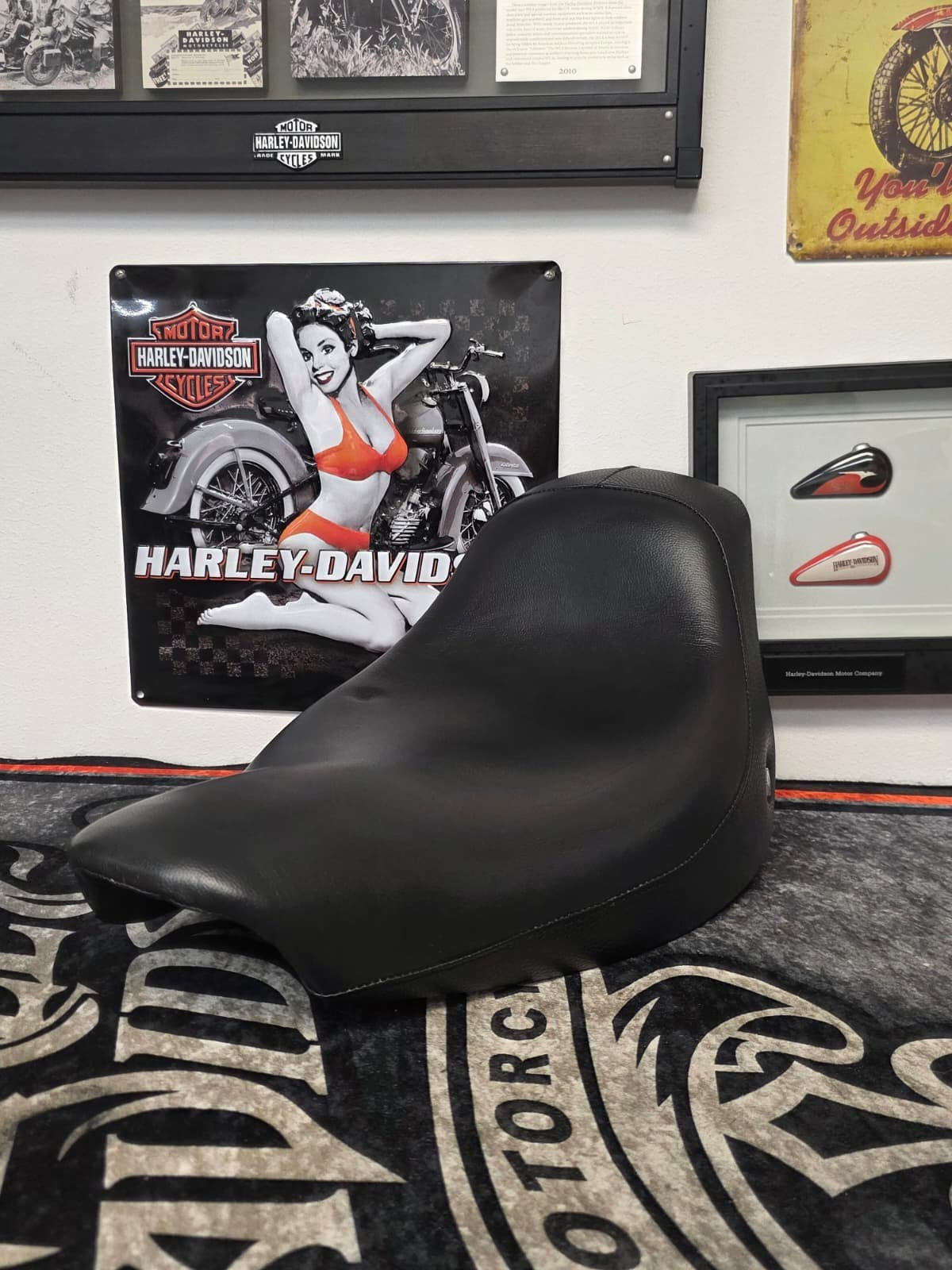 CROSS BONE Corbin Close Solo Seat Harley-Davidson 08-11