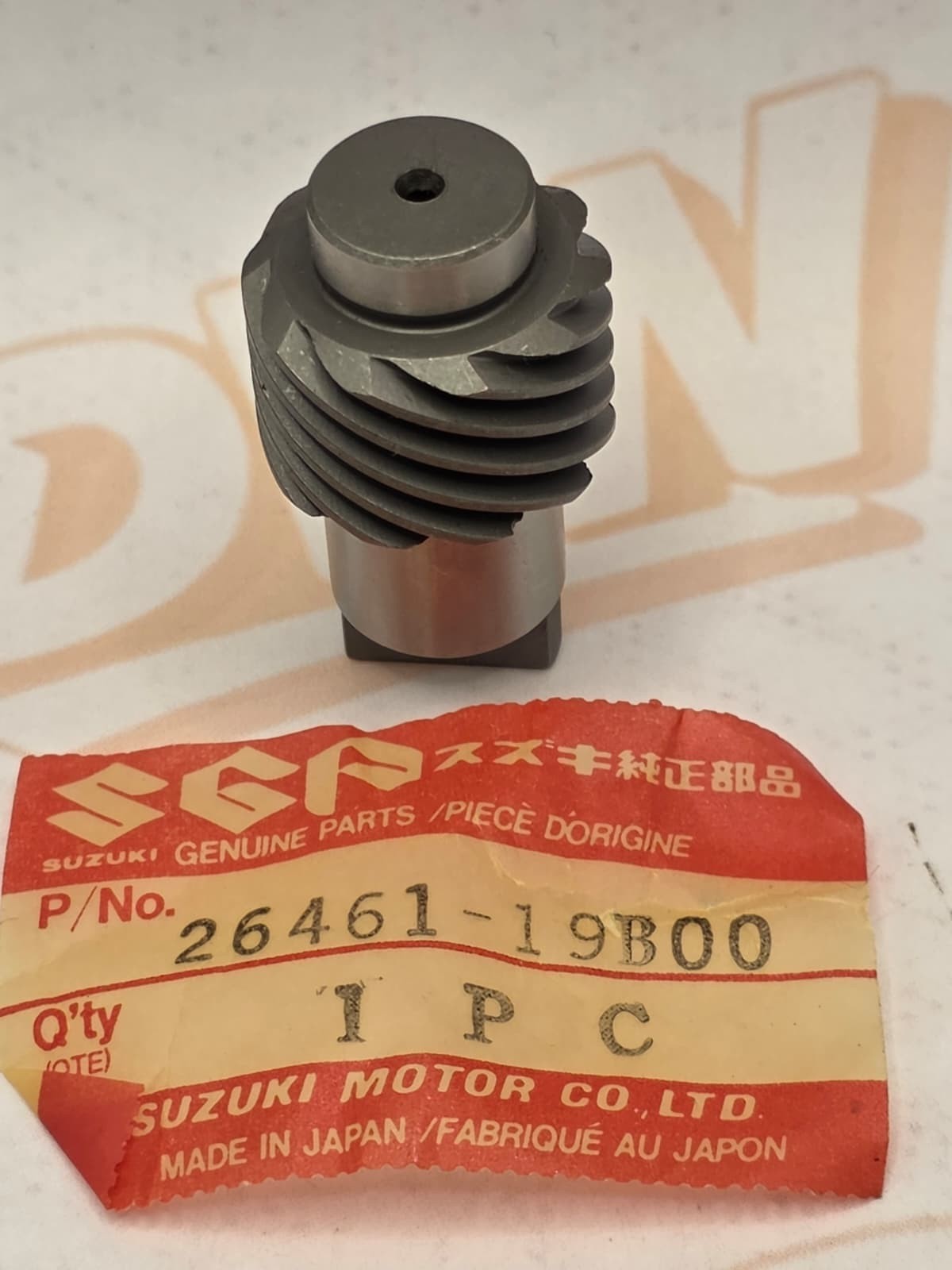 SUZUKI  ODOMETER DRIVE NOS OEM 26461-19B00