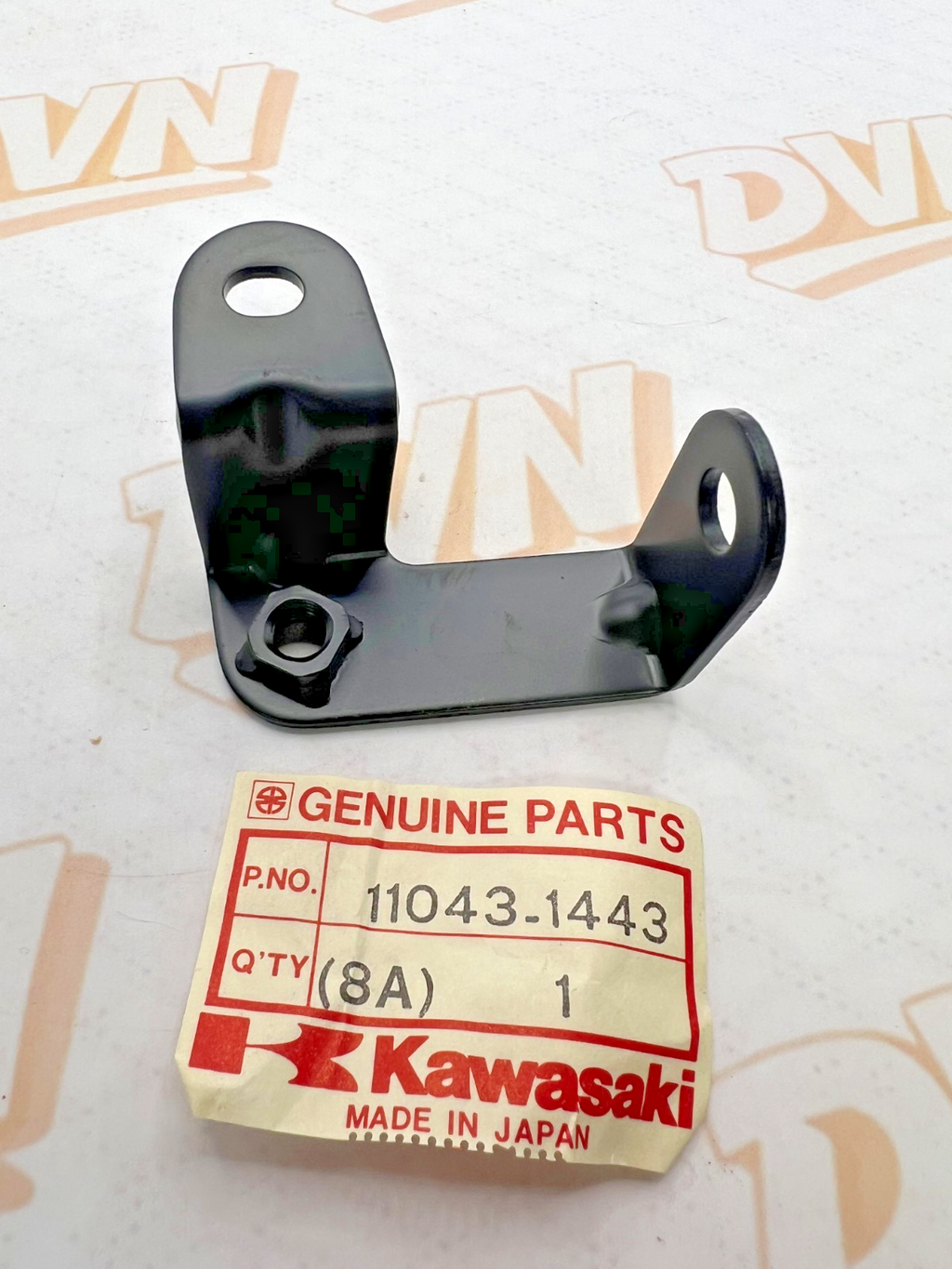 KAWASAKI NOS OEM 11043-1443 BRACKET B COWLING,RH
