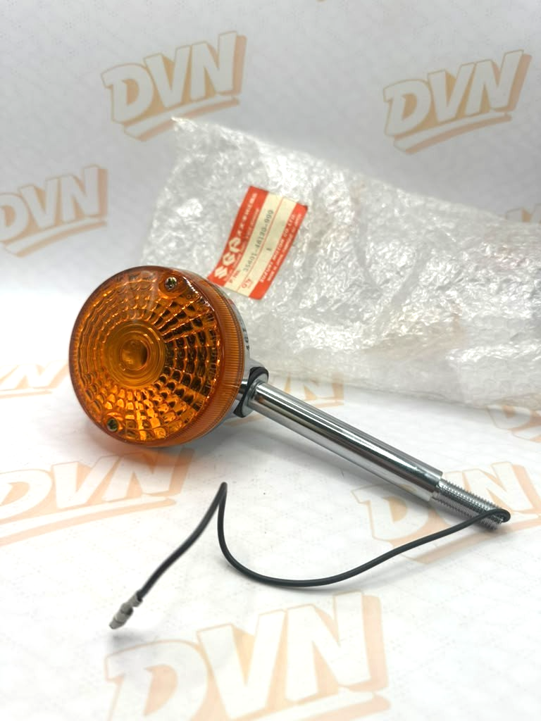 SUZUKI GSX400 GS425 nos front turn signal   35601-46120-999