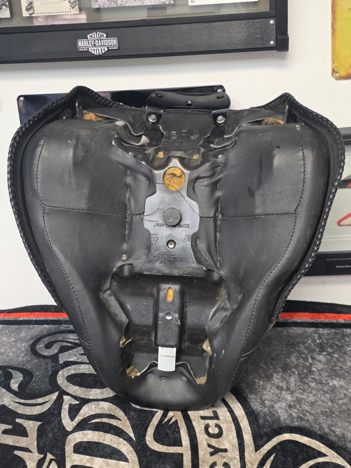 05-17 Harley Softail Deluxe FLSTN Front Seat Solo OEM 52502-05C