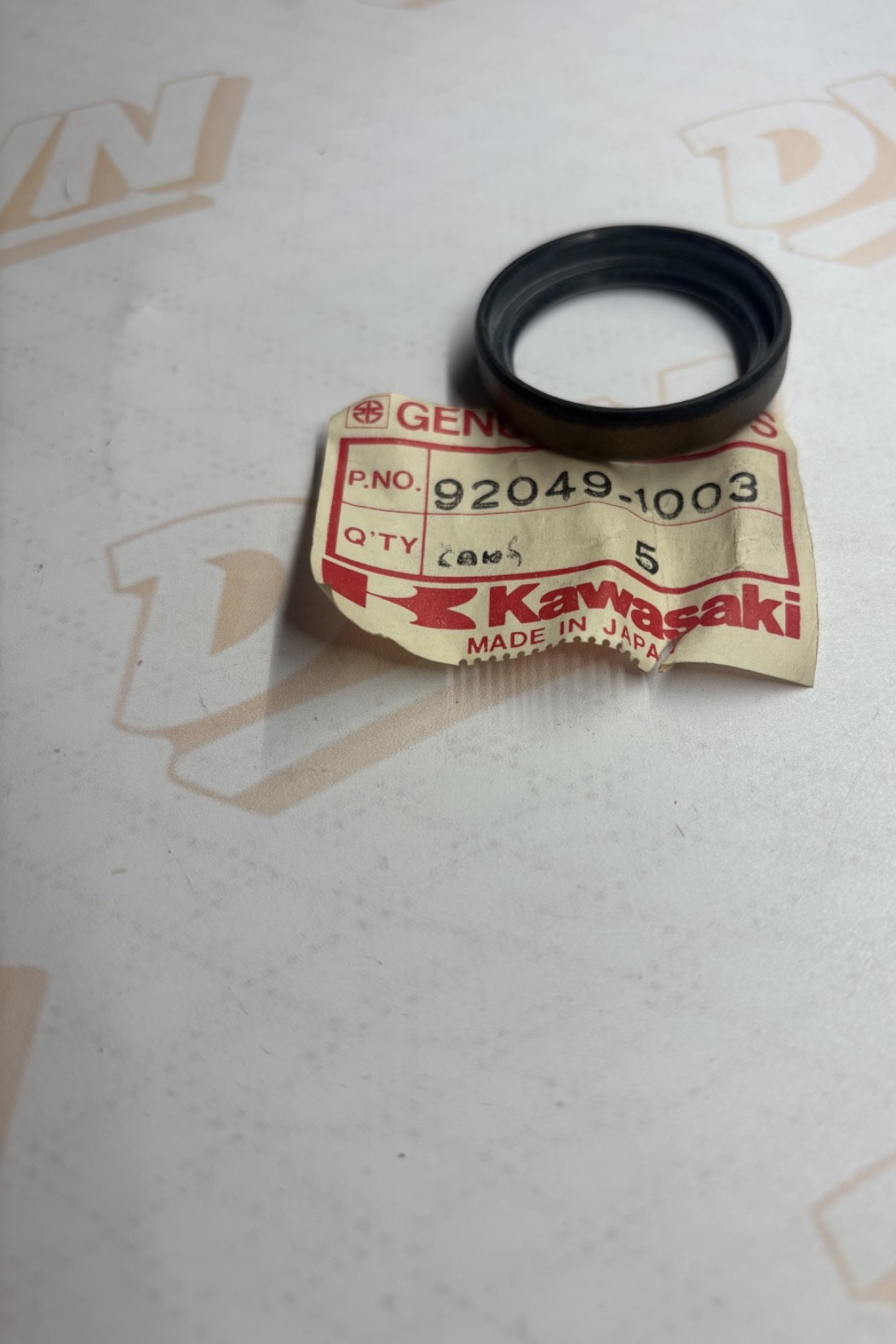 NOS NEW 92049-1003 ORIGINAL KAWASAKI KZ1000 KZ750 CLUTCH RELEASE OIL SEAL