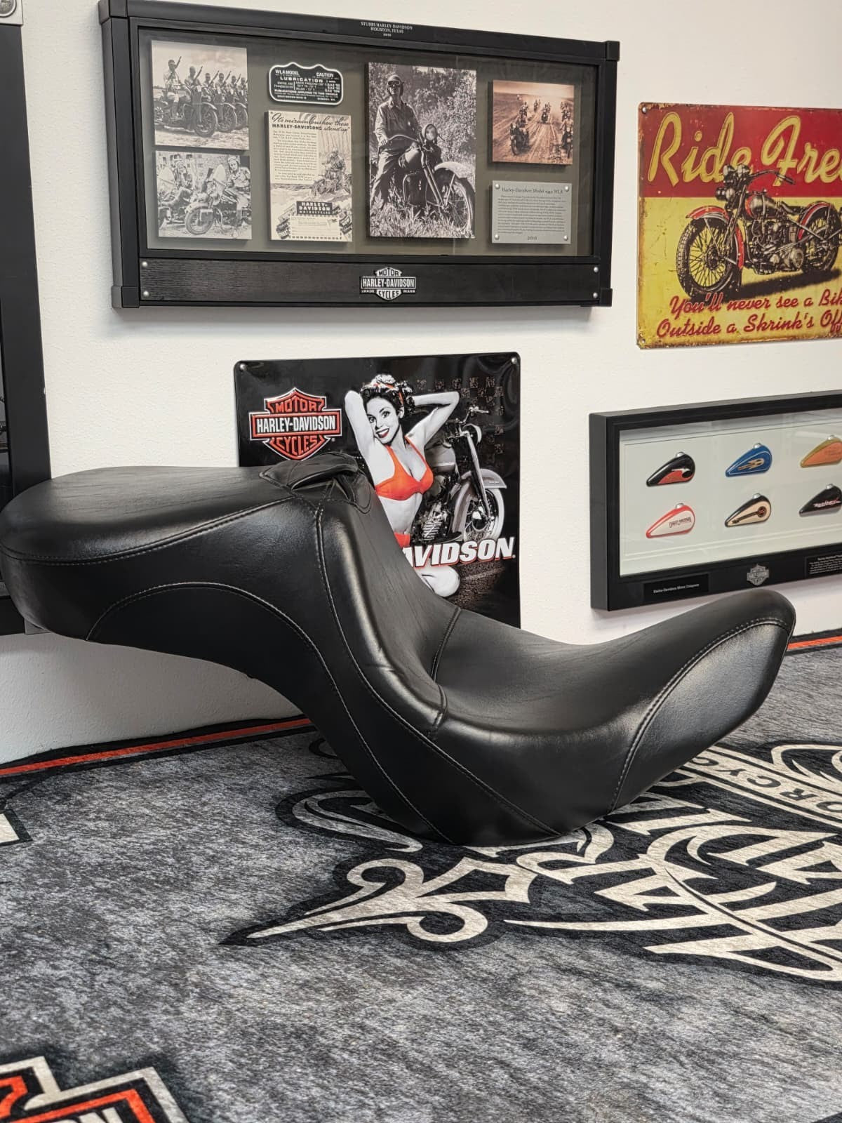 Harley Signature Series Seat 2007-2017 Softail Models 51985-08