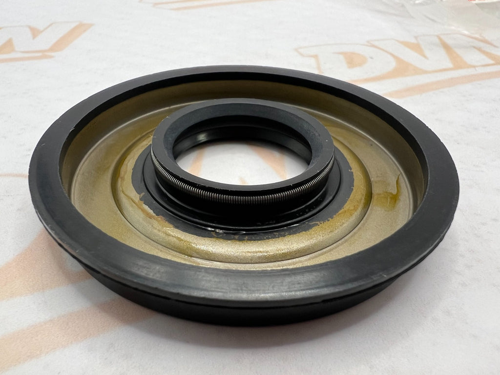 NOS OEM Genuine Suzuki 09289-32001 Crankshaft Oil Seal GT185 GT550 GT 185 550
