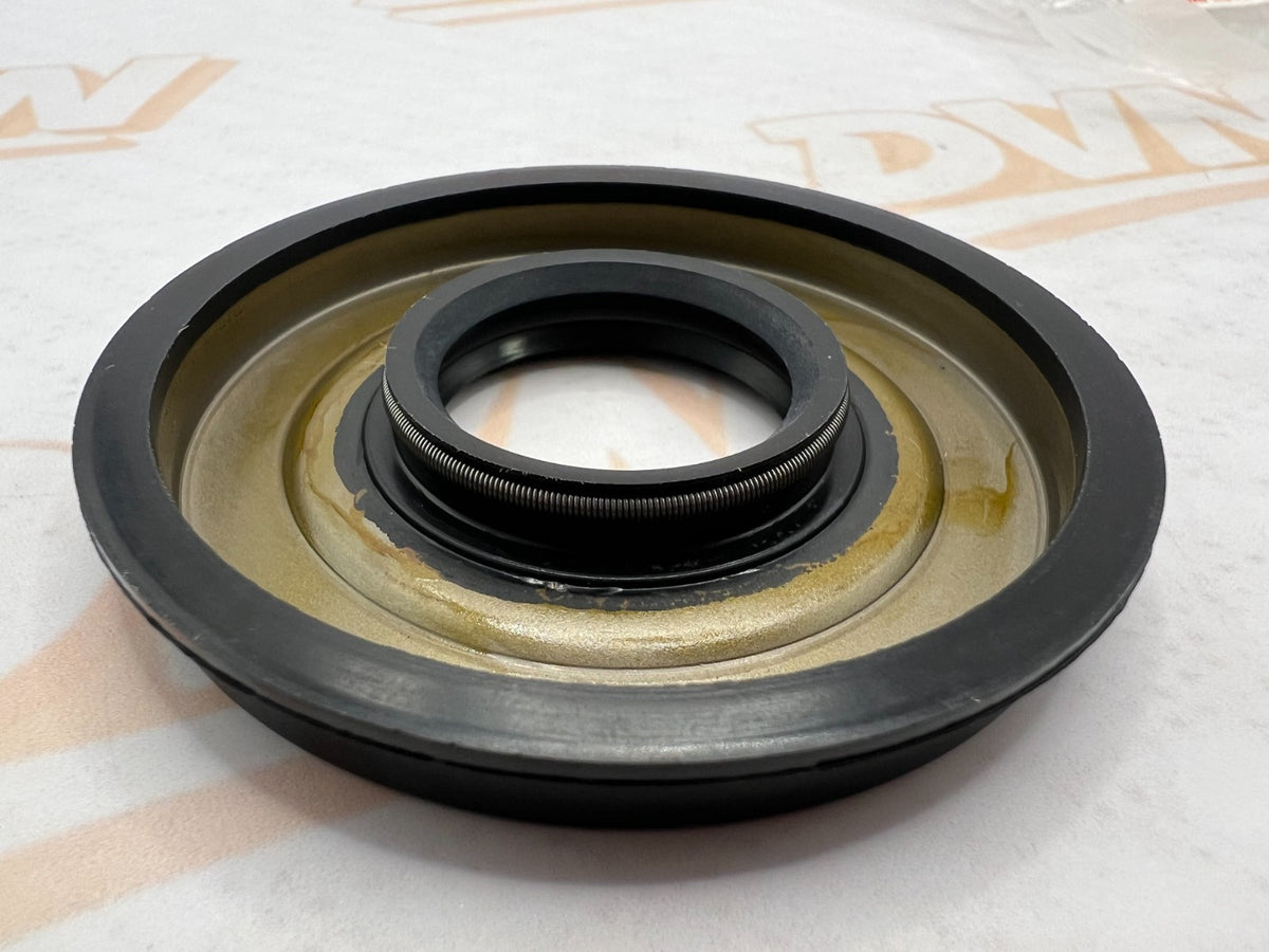 NOS OEM Genuine Suzuki 09289-32001 Crankshaft Oil Seal GT185 GT550 GT 185 550