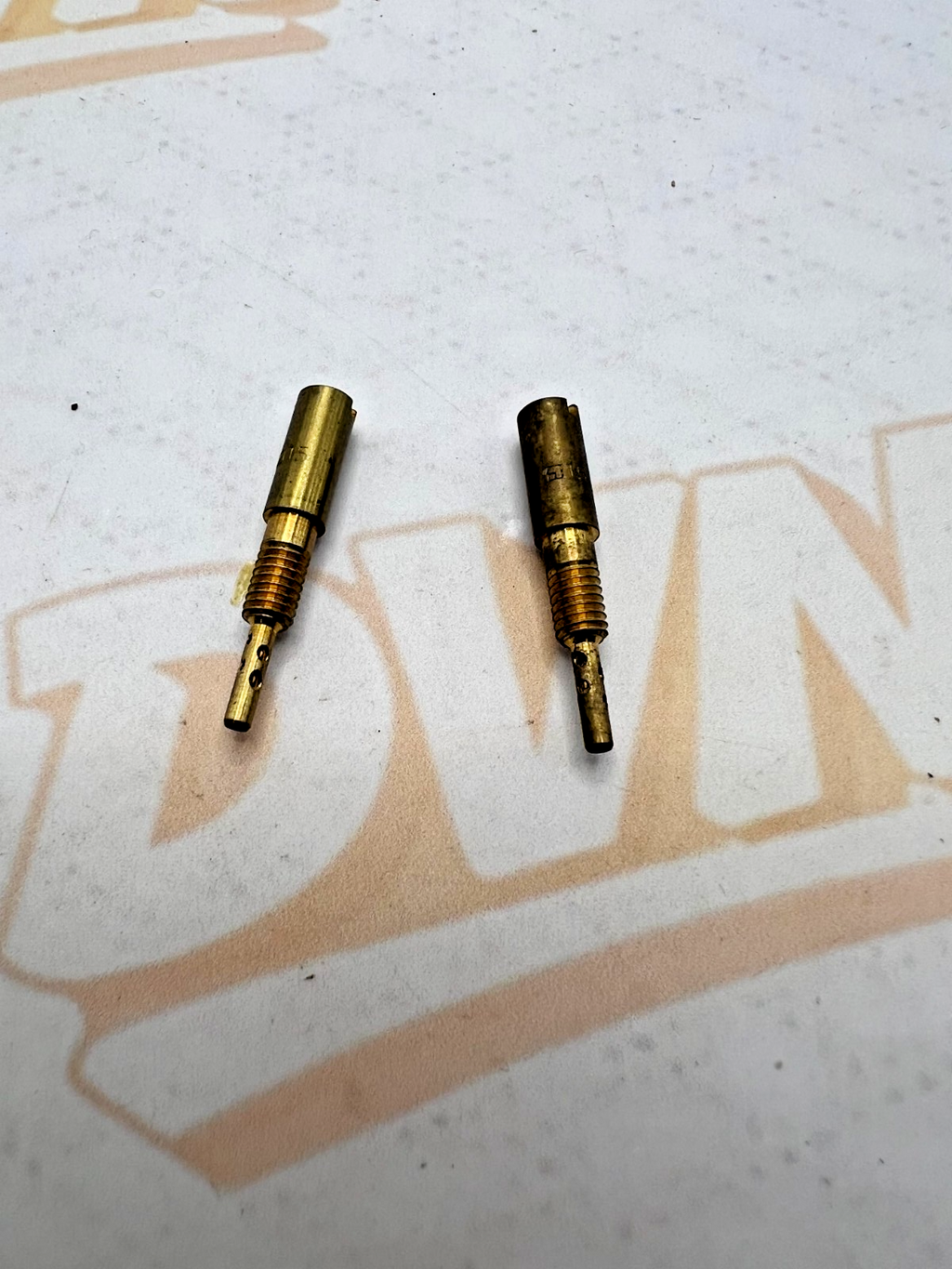 NOS Suzuki OEM Jet Pilot 1979 GS1000 09492-15004 set of 2