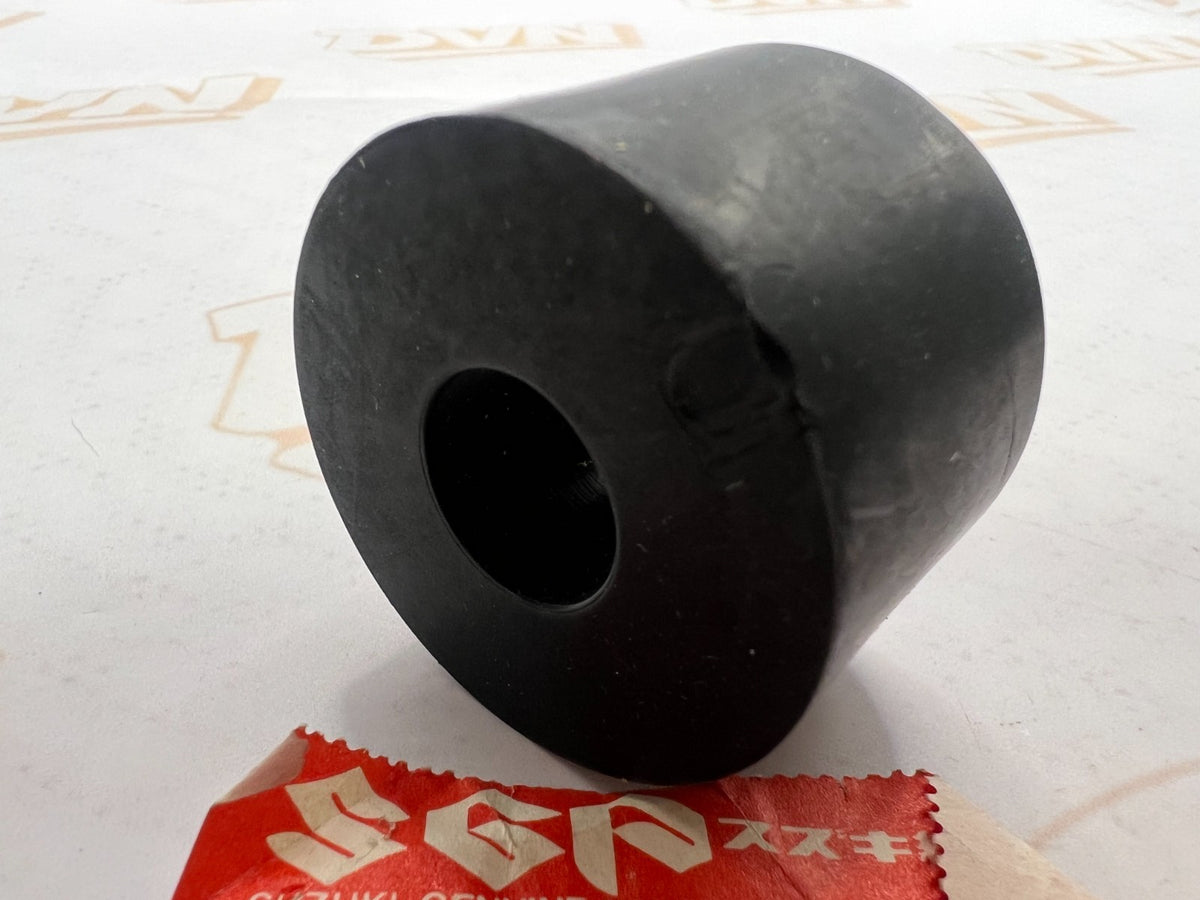 1987-96 SUZUKI RM LT DR  CHAIN ROLLER P/N 43911-01B10