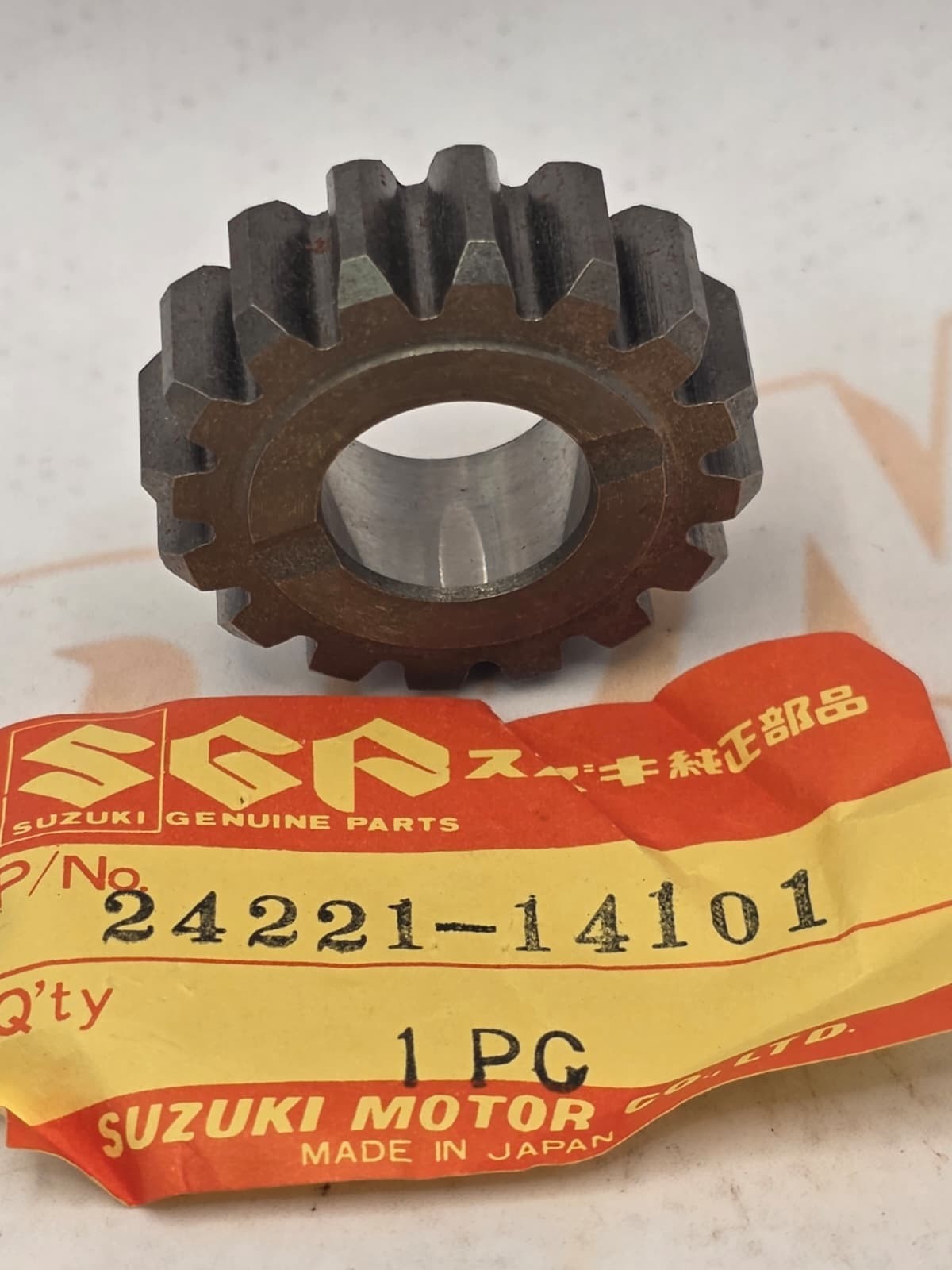 NOS Suzuki GEAR,2ND DRIVE 24221-14101