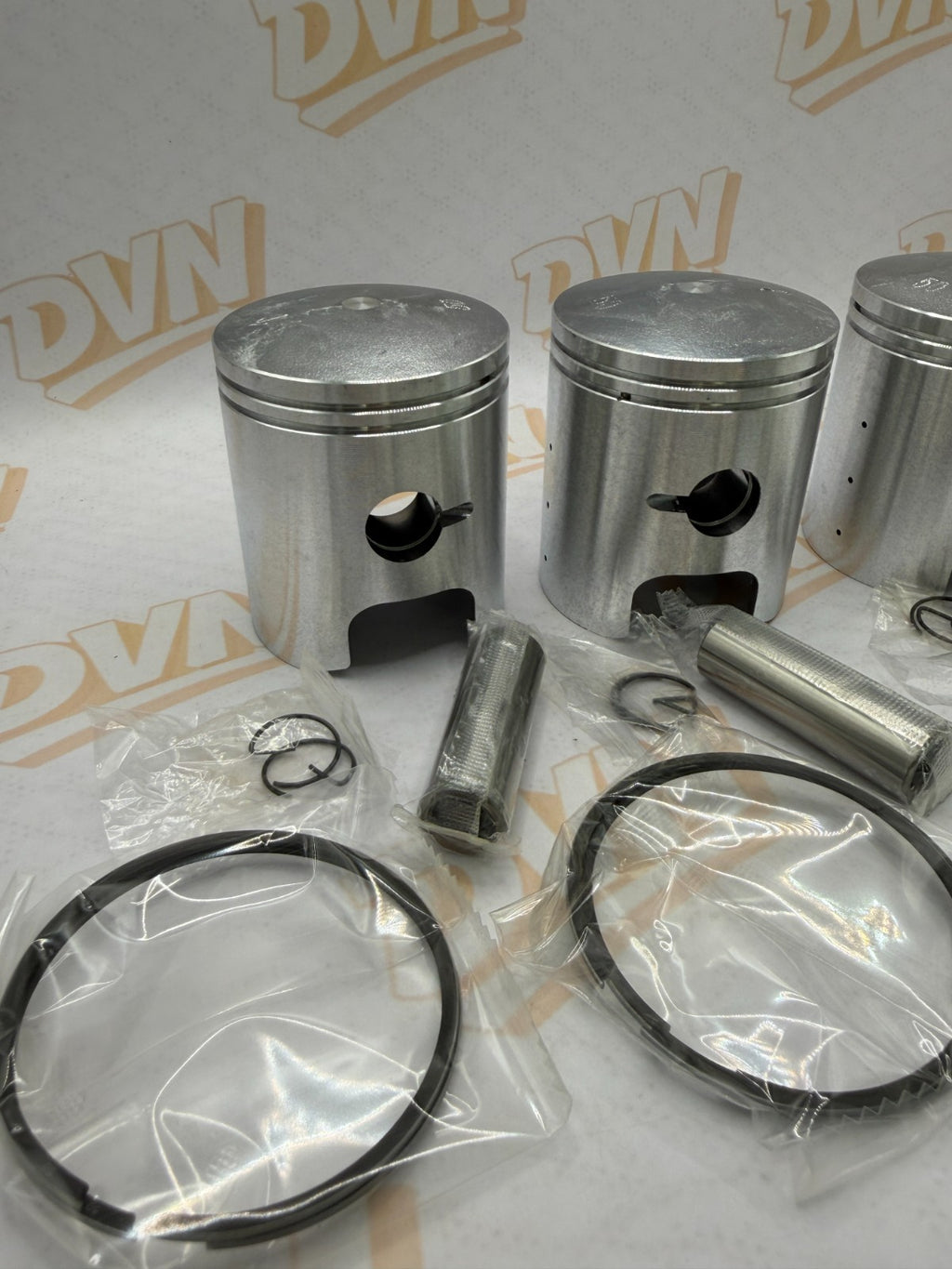 Suzuki GT550 0.50MM OVERSIZE PISTON AND RING SET 1972-1977