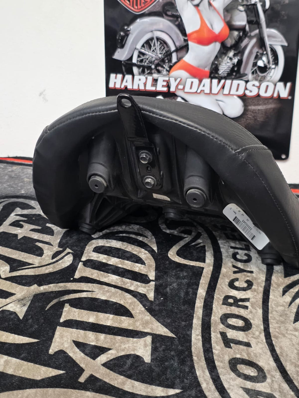 OEM Genuine Harley-Davidson Softail FLS,FXS BLACK LINES Slim Seat Solo 18-21