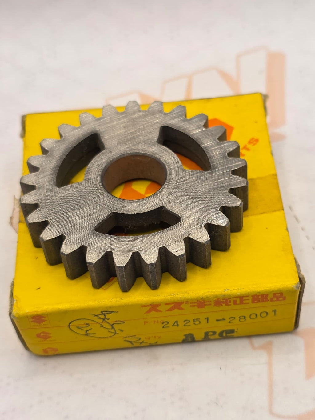NEW GENUINE SUZUKI GEAR DRIVEN 24251-28100