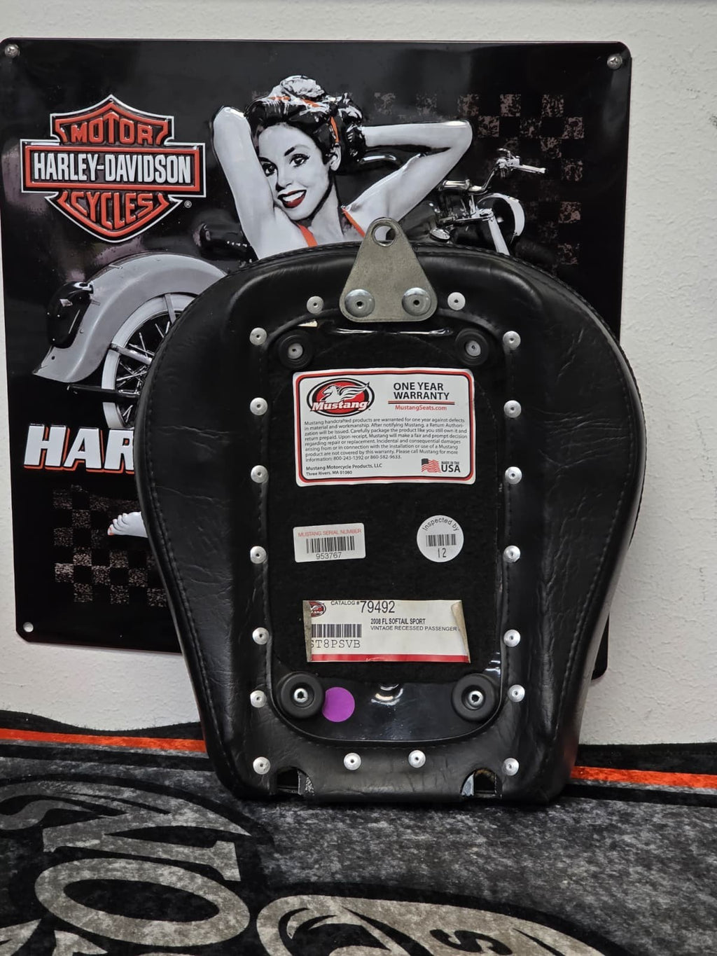 09-17 HARLEY DAVISON  SOFTAIL  Mustang  Diamond Stitched Passanger Seat 79492