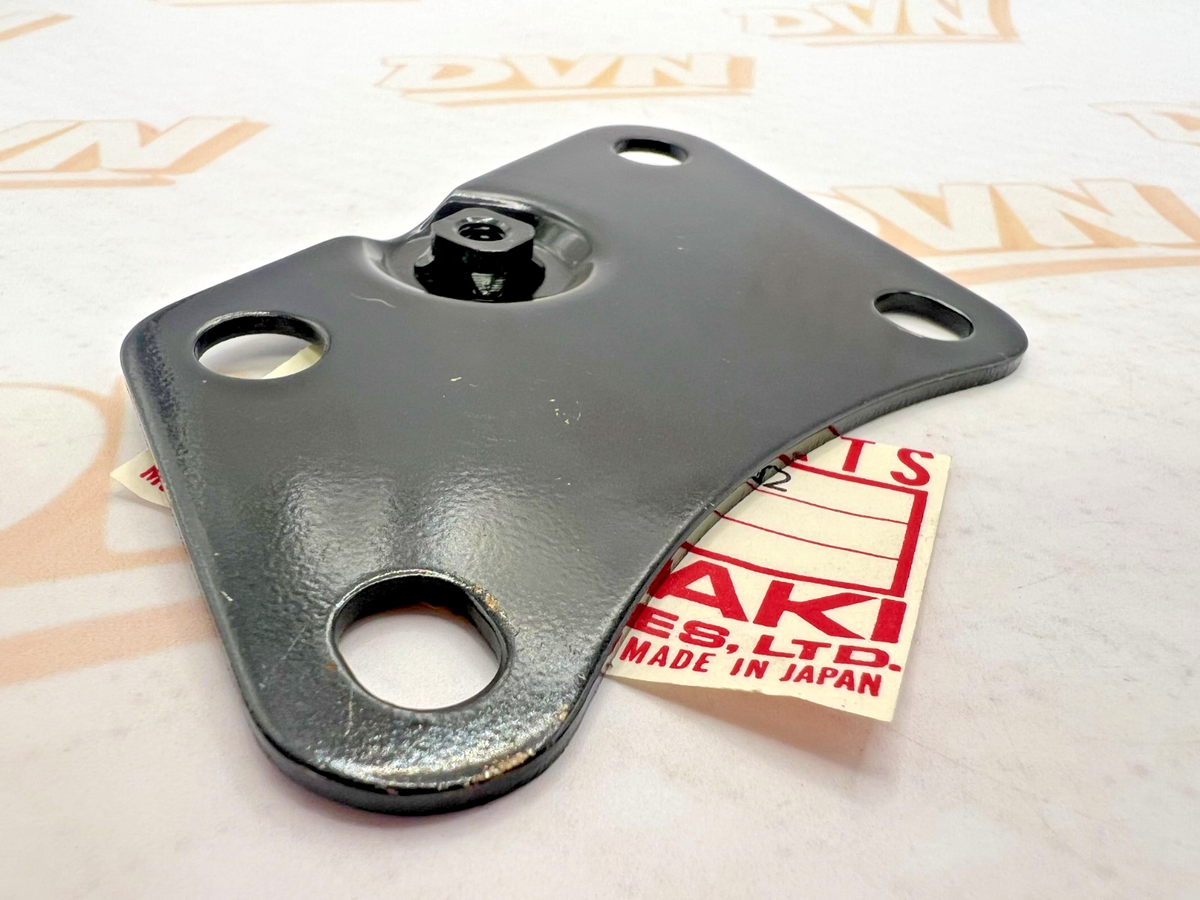NOS KAWASAKI 1977-1979 KE250 LEFT HAND ENGINE PLATE MOUNT 32030-062