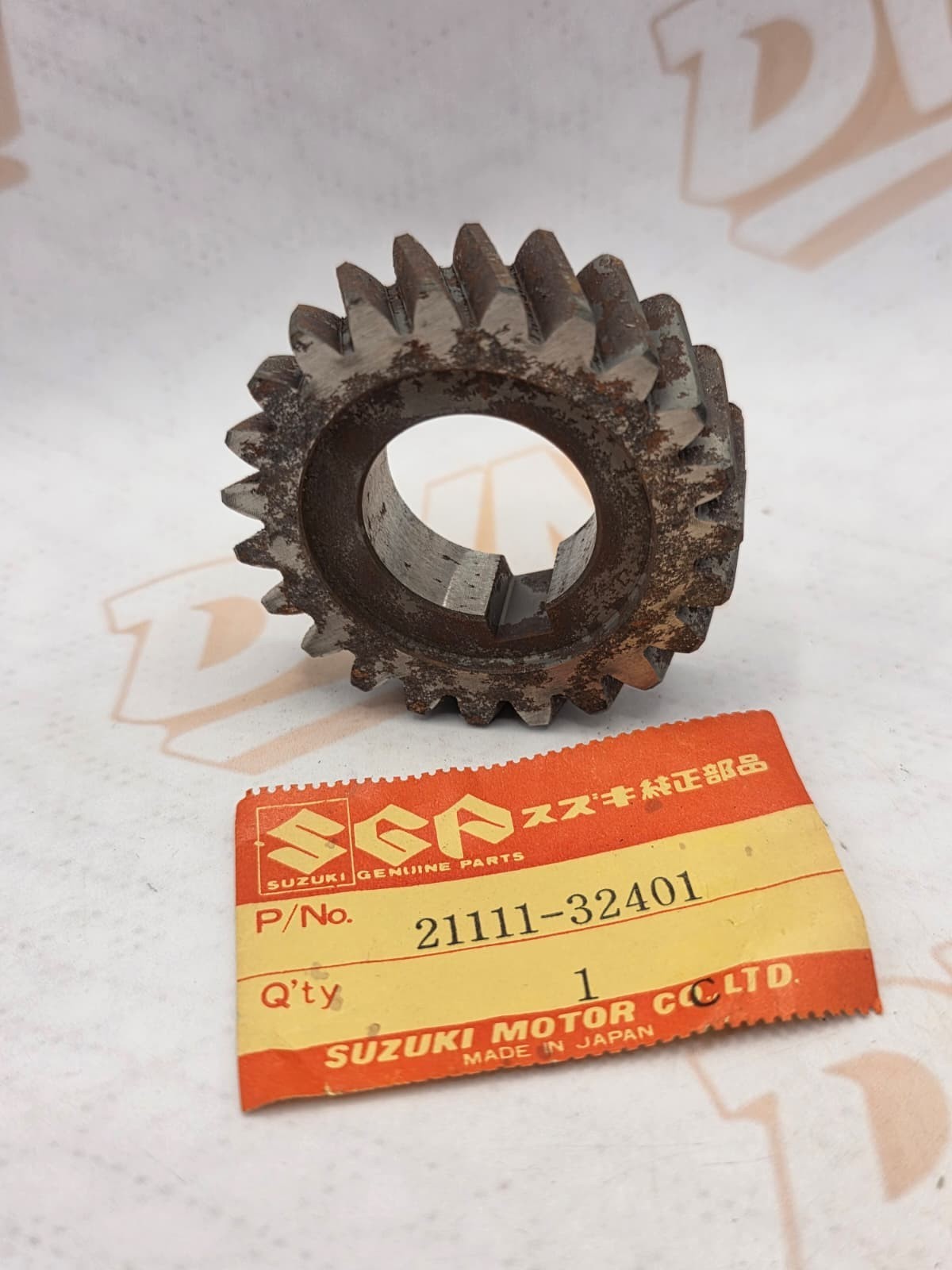SUZUKI ENGINE CRANKSHAFT CRANK PRIMARY DRIVE GEAR SPROCKET 21111-32401