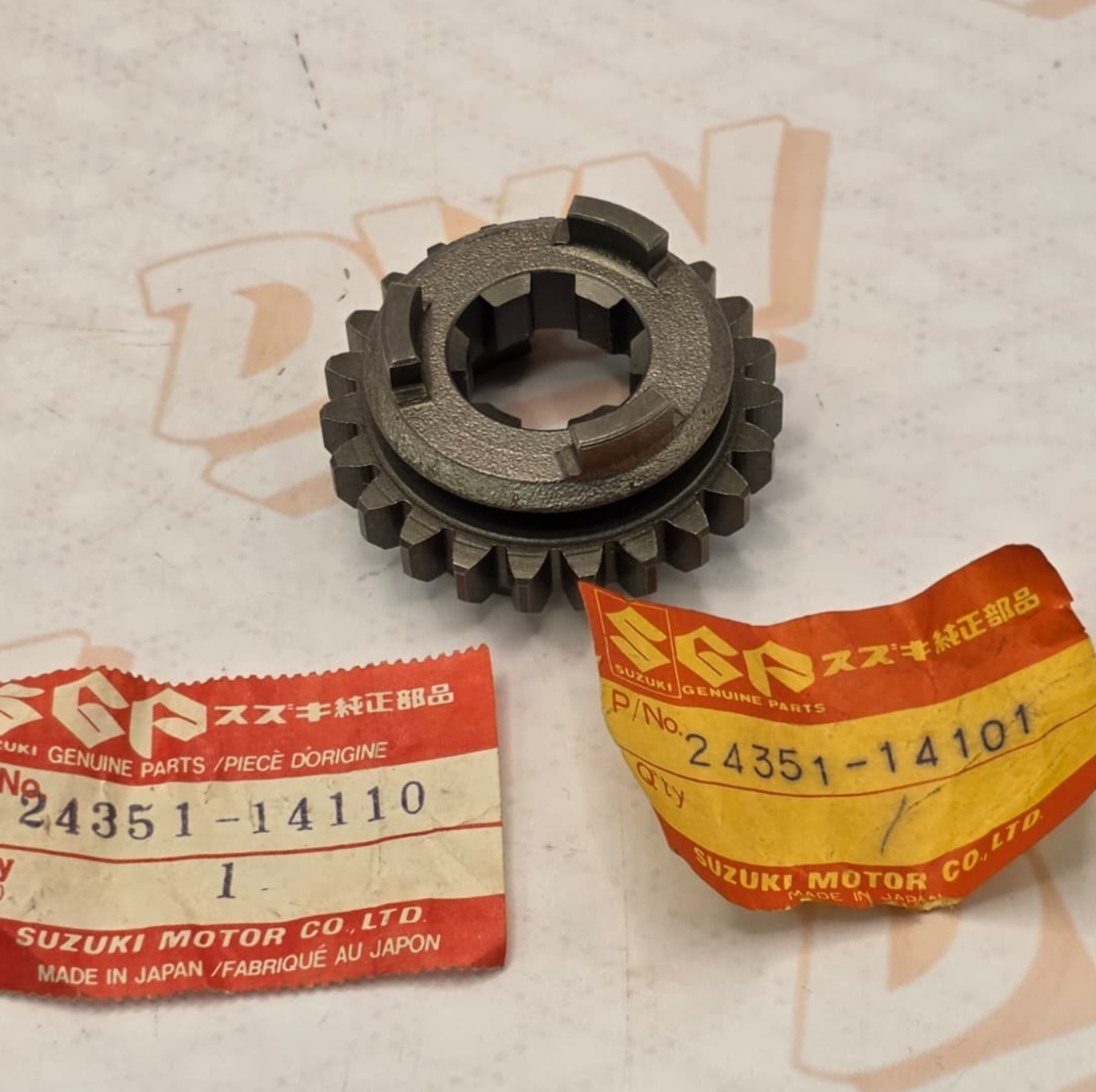 NOS Suzuki OEM 5th Driven Gear 1981-1982 RM125 1982-1984 PE175 24351-14110