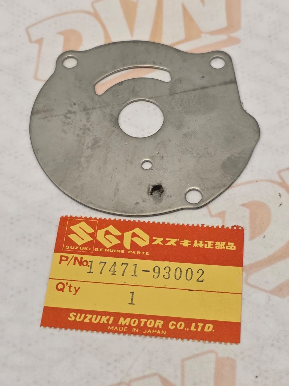 SUZUKI MARINE OUTBOARD WATER PUMP COVER PLATE 17471-93002 DT25P 25HP