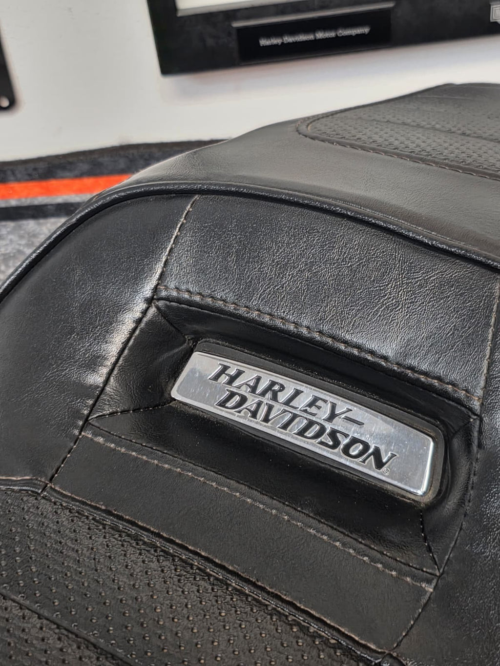 Harley-Davidson Dyna Low Rider Motorcycle Seat 2-Up 2014-1 5 OEM P52000136