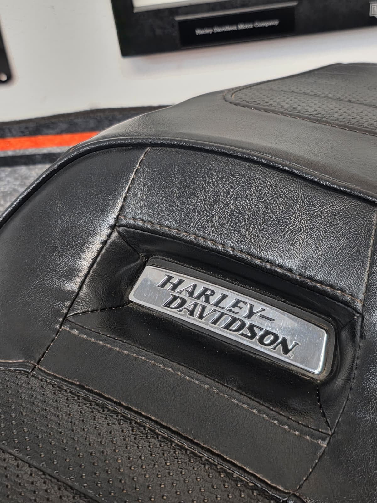 Harley-Davidson Dyna Low Rider Motorcycle Seat 2-Up 2014-1 5 OEM P52000136