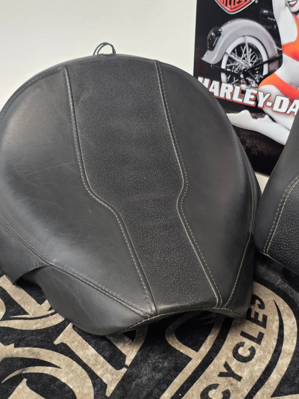 99-06 Harley DAVISON Softail Fatboy Evo Seat Oem Stock    Two Piece