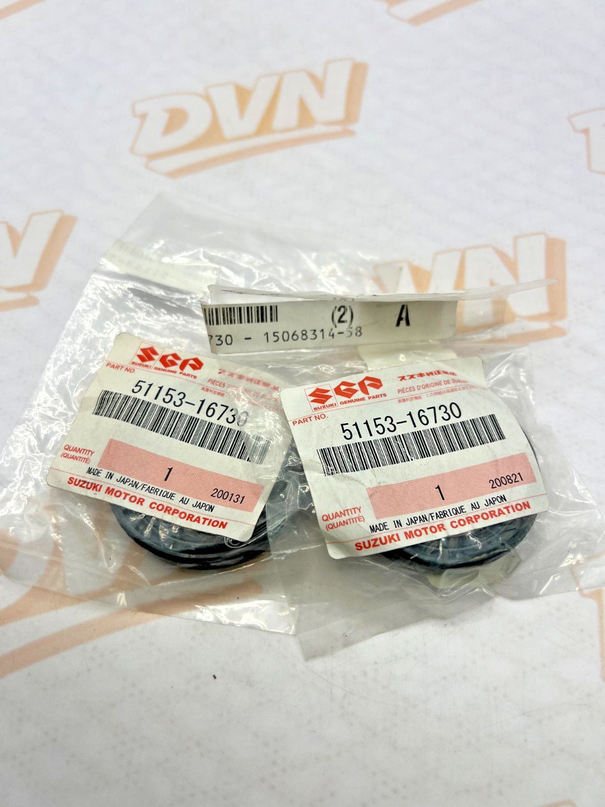 SUZUKI NOS  OIL FORK  SEALS (2) 51153-16730 GS650 RM370 SP370 DR250