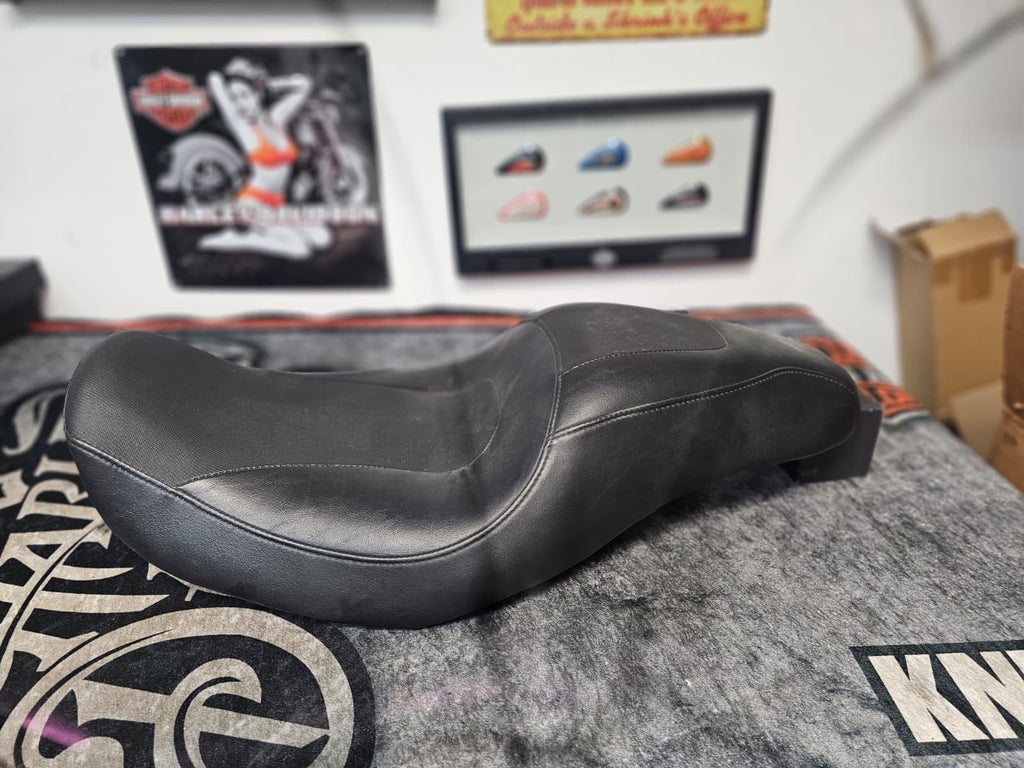 OEM Harley 2006-2017 Dyna Seat 2up Fat bob Superglide 53108-08