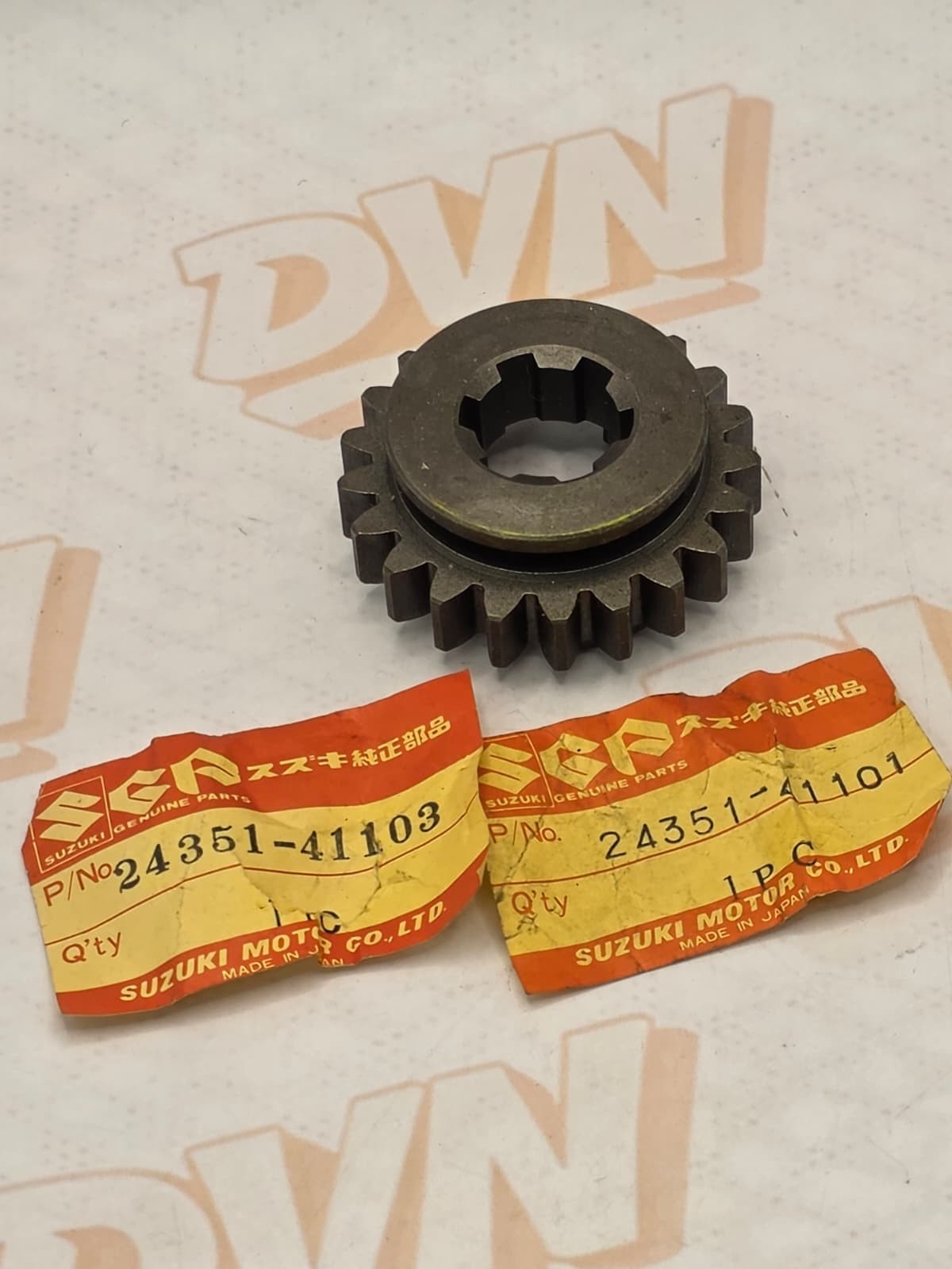 NOS GENUINE Suzuki RM250 5th Driven Gear 76-80 24351-41103 OEM 24351-41101