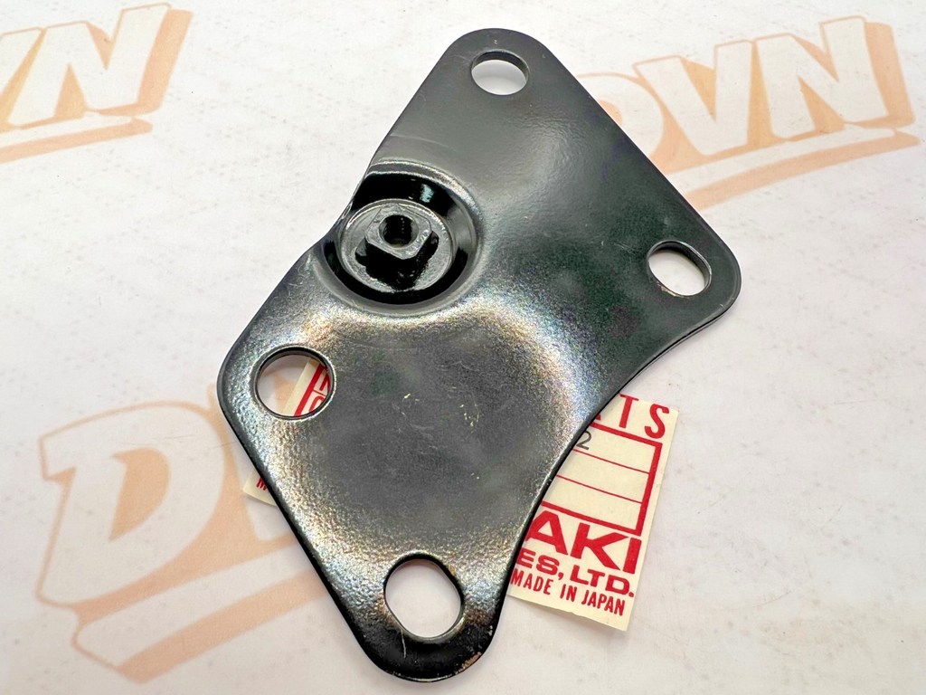 NOS KAWASAKI 1977-1979 KE250 LEFT HAND ENGINE PLATE MOUNT 32030-062