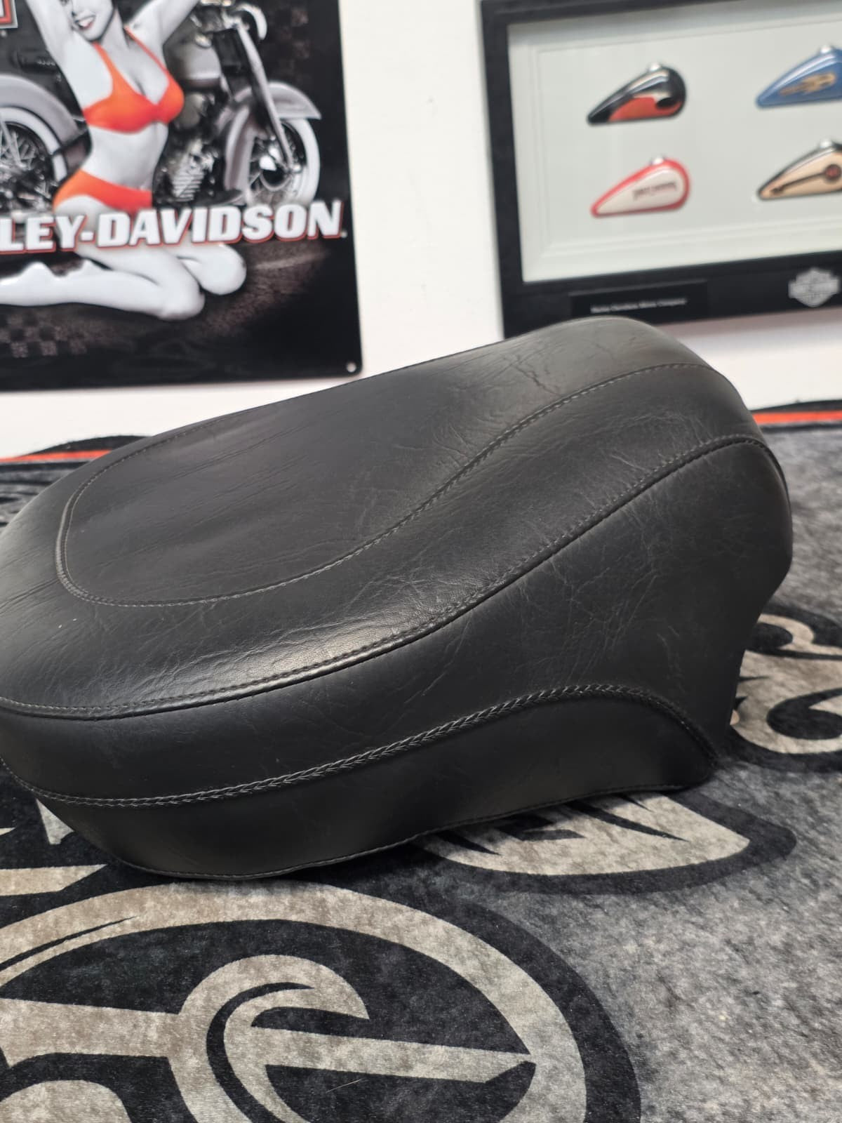 05-17 HARLEY DAVISON SOFTAIL MODELS Mustang  Wide Rear Seat