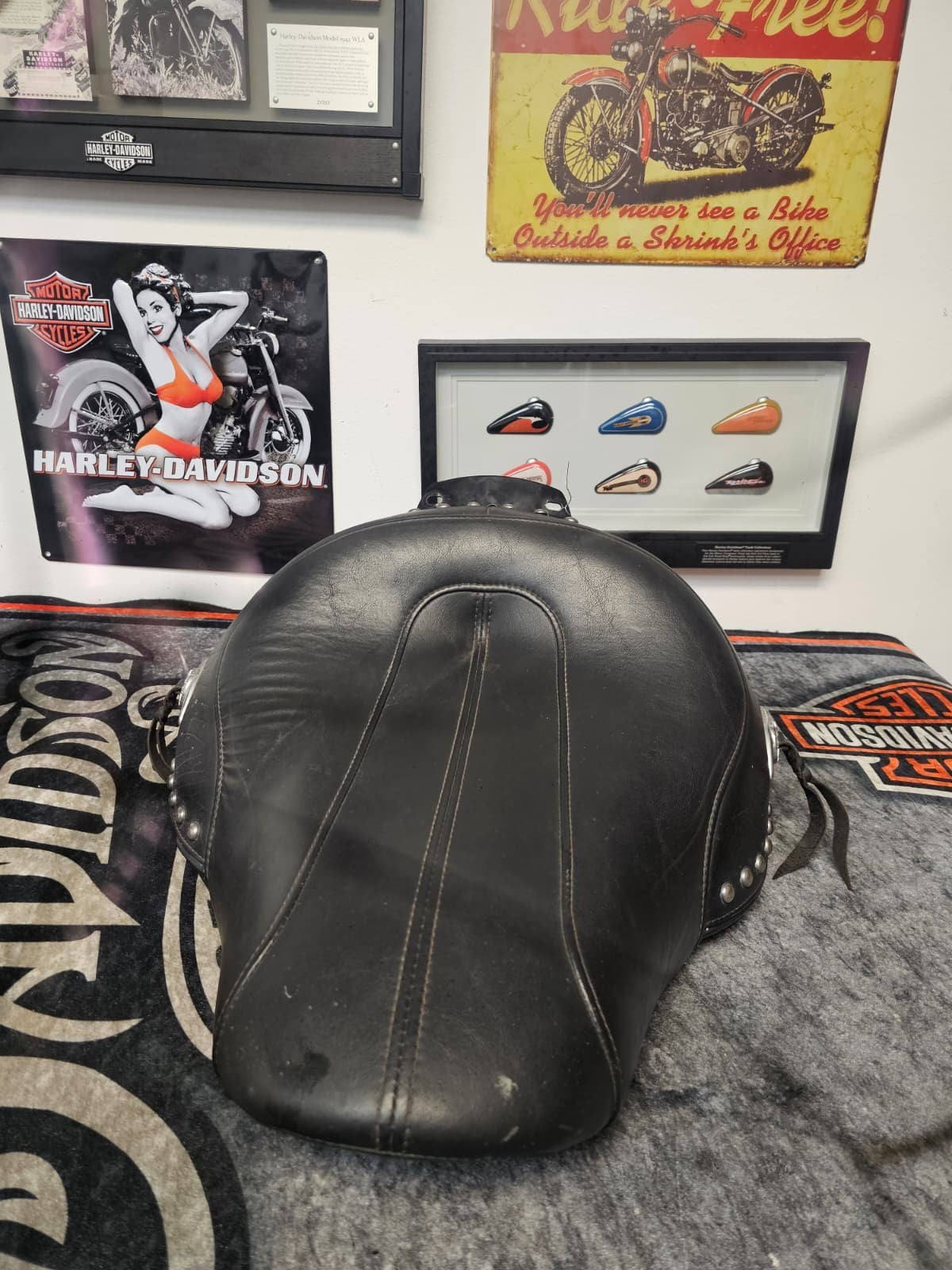 Genuine Harley Davidson 00-17 Heritage Softail Studded SOLO Seat